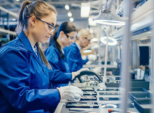 Jak wygląda montaż PCB