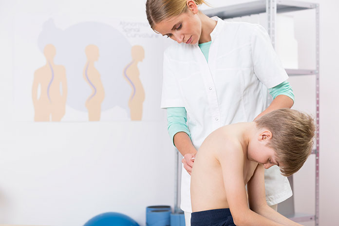Wady postawy u dzieci – ocena lekarza