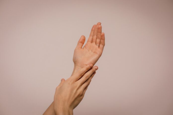 Jak zmniejszyć ból przy złamaniu ręki